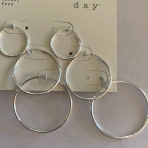 Cute set of 3 pairs of hoop earrings different sizes
